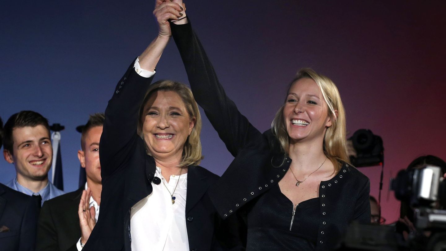 Marion con su tía Marine Le Pen, antes de dar un paso atrás y fundar la academia. (Reuters)