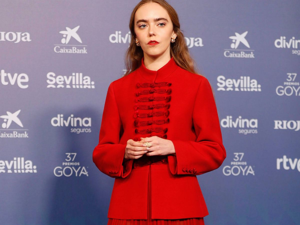 Foto: Valéria Sorolla en la alfombra roja de los Premios Goya 2023. (EFE)