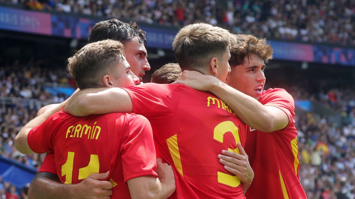 España sufre ante una valiente Uzbekistán y gana en el debut de los Juegos Olímpicos (2-1)