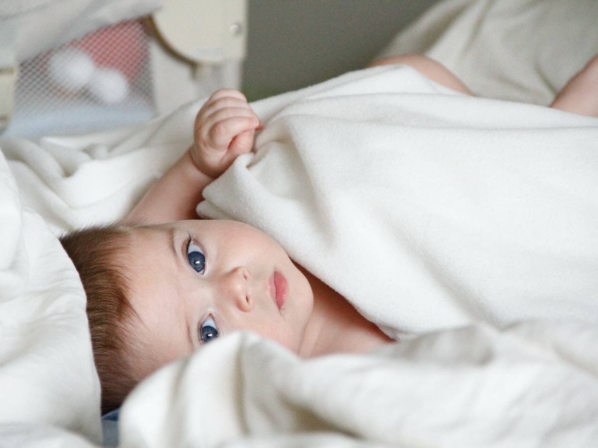 Foto: Las 5 cosas que nunca deberías hacer si tu hijo está enfermo, según una pediatra de Harvard (Michal Bar Haim para Unsplash)