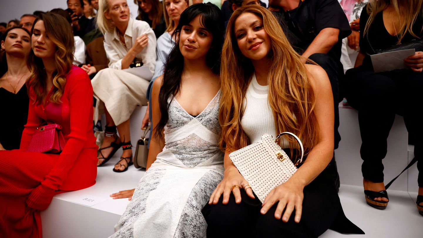 Camila Cabello y Shakira. (Reuters/Sarah Meyssonnier)