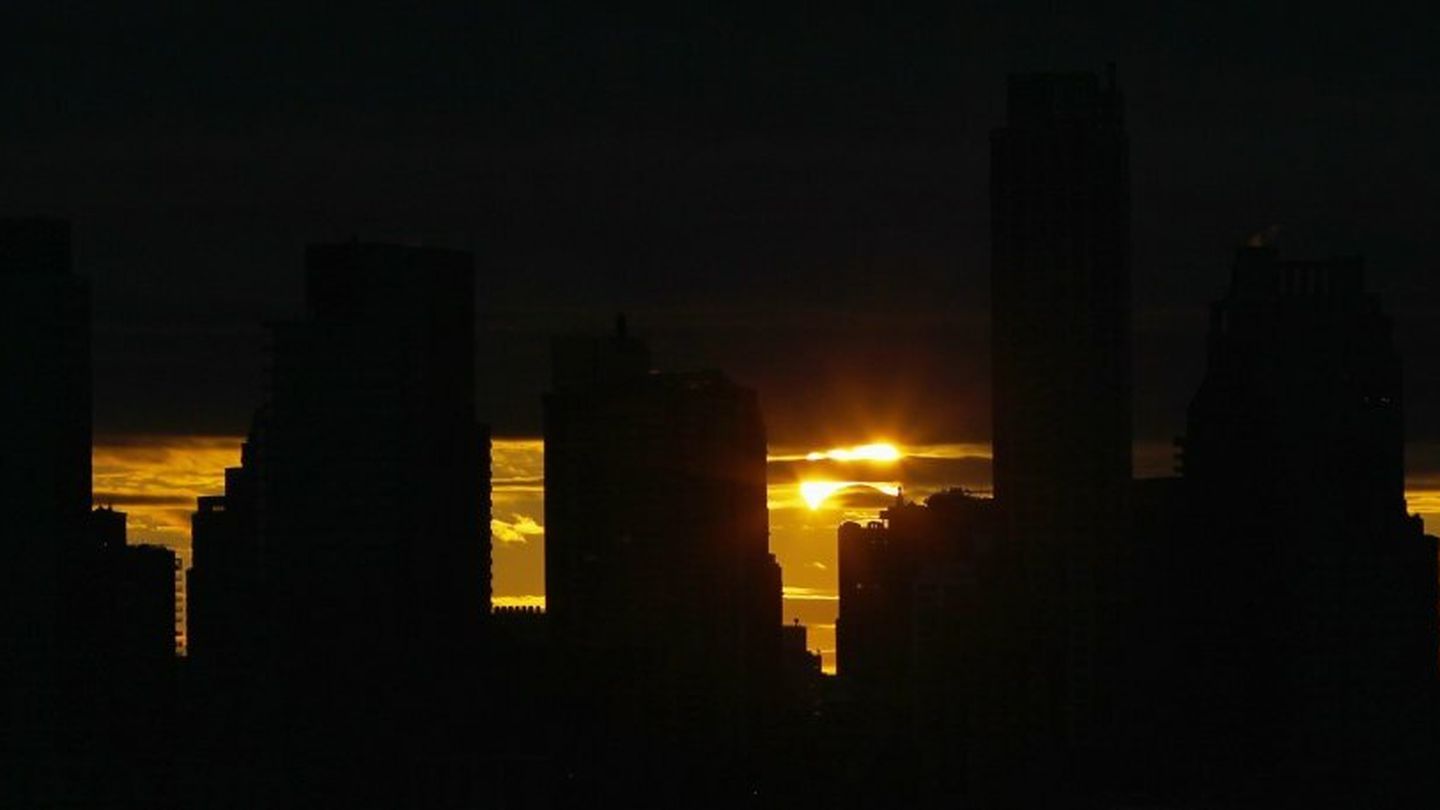 El sol se eleva sobre el skyline de Manhattan (Reuters)