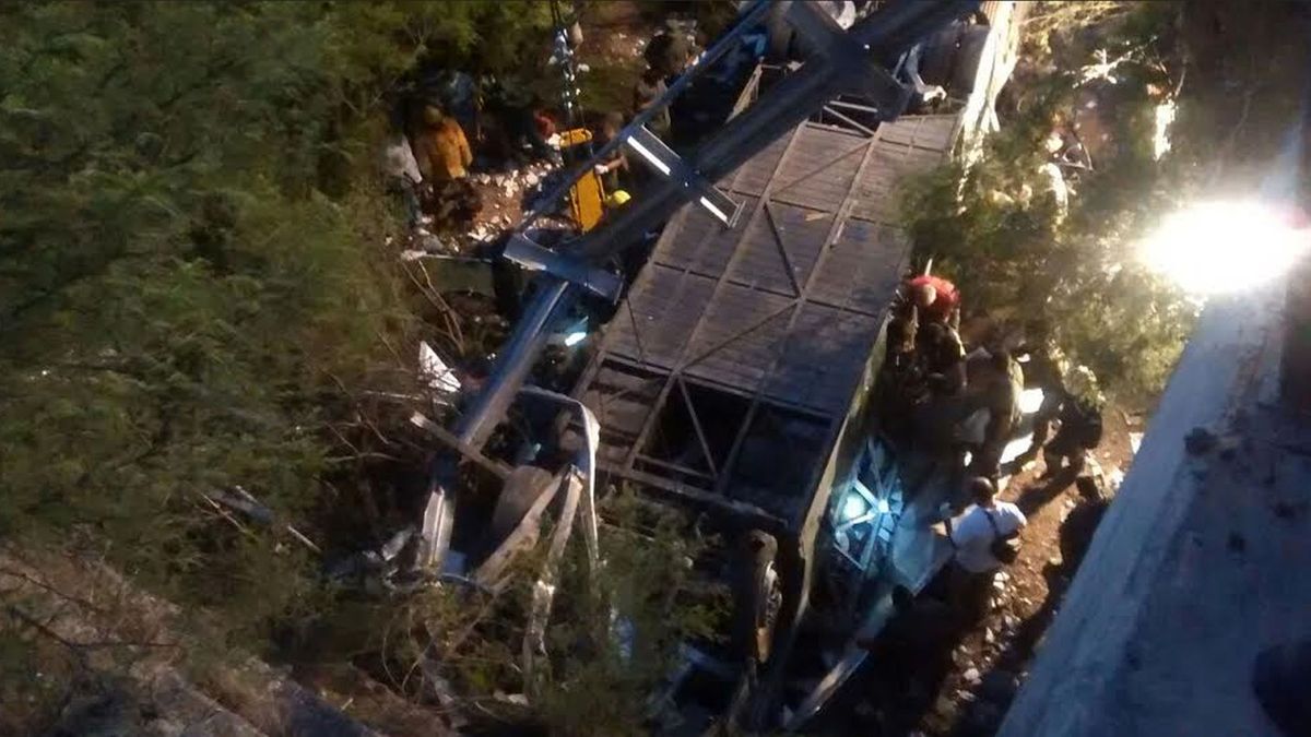 Al menos 42 policías muertos en un accidente de autobús en Argentina