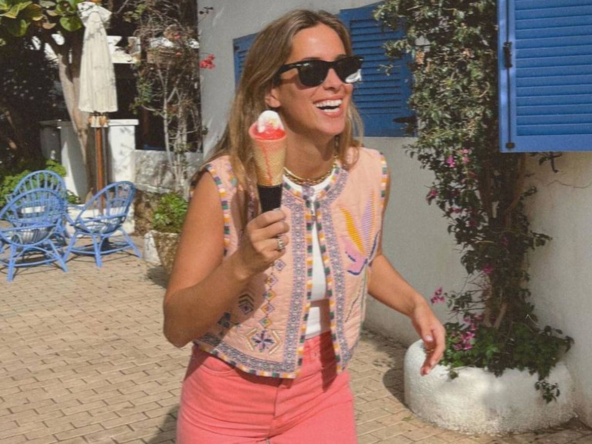 Foto: La influencer y empresaria María Pombo con el chaleco de Zara. (Instagram/ @mariapombo)