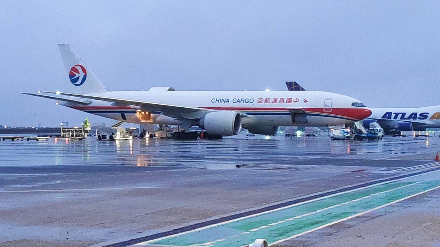 El vuelo de China Cargo compartido entre la Generalitat valenciana e Ingesa que aterrizó el martes a las 19.58 minutos.