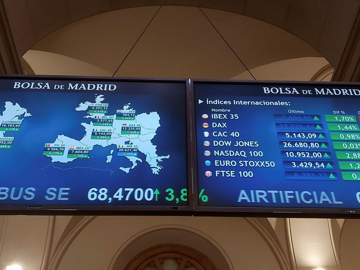 Foto: Pantallas de la Bolsa de Madrid con la evolución de las bolsas. (EFE)