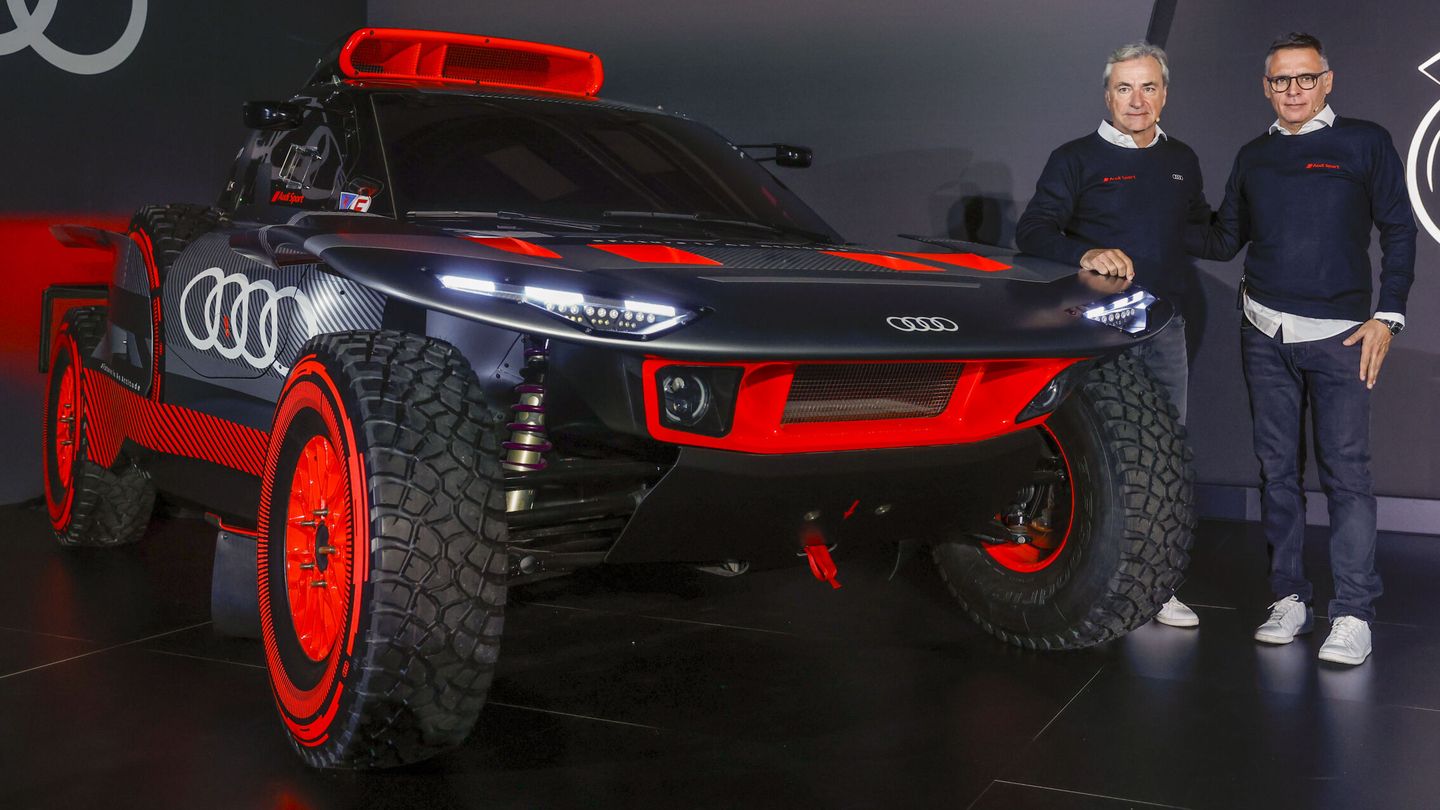 El nuevo Audi de Carlos Sainz para el Dakar. (EFE/Juan Carlos Hidalgo)