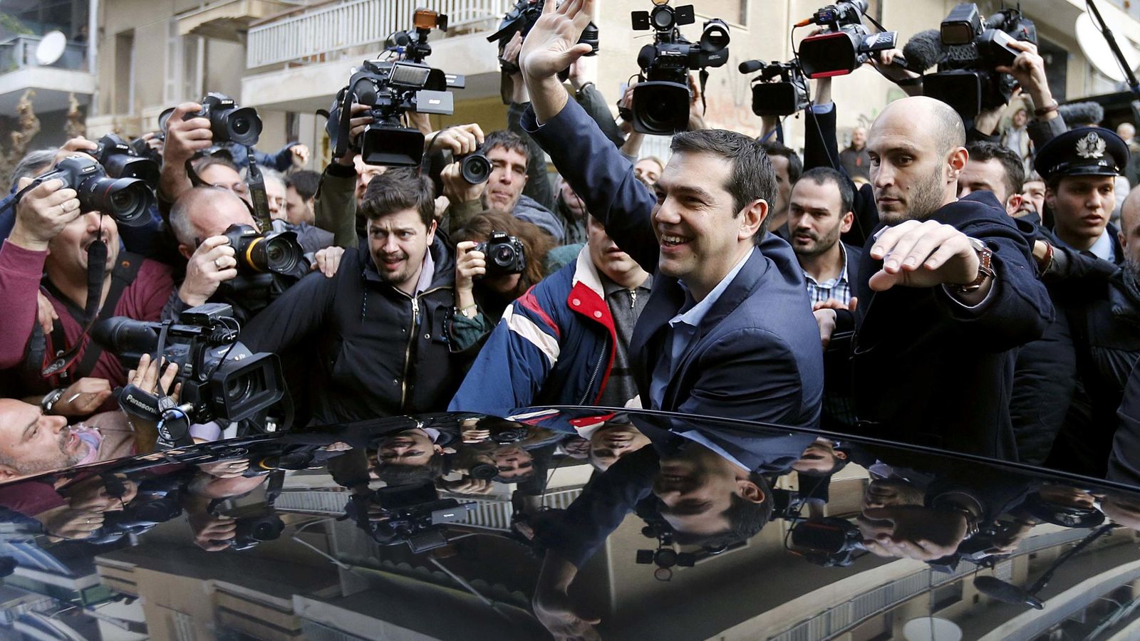 Foto: El primer ministro griego, Alexis Tsipras, a su llegada a un colegio electoral en Atenas, el 25 de enero de 2015. (Reuters)