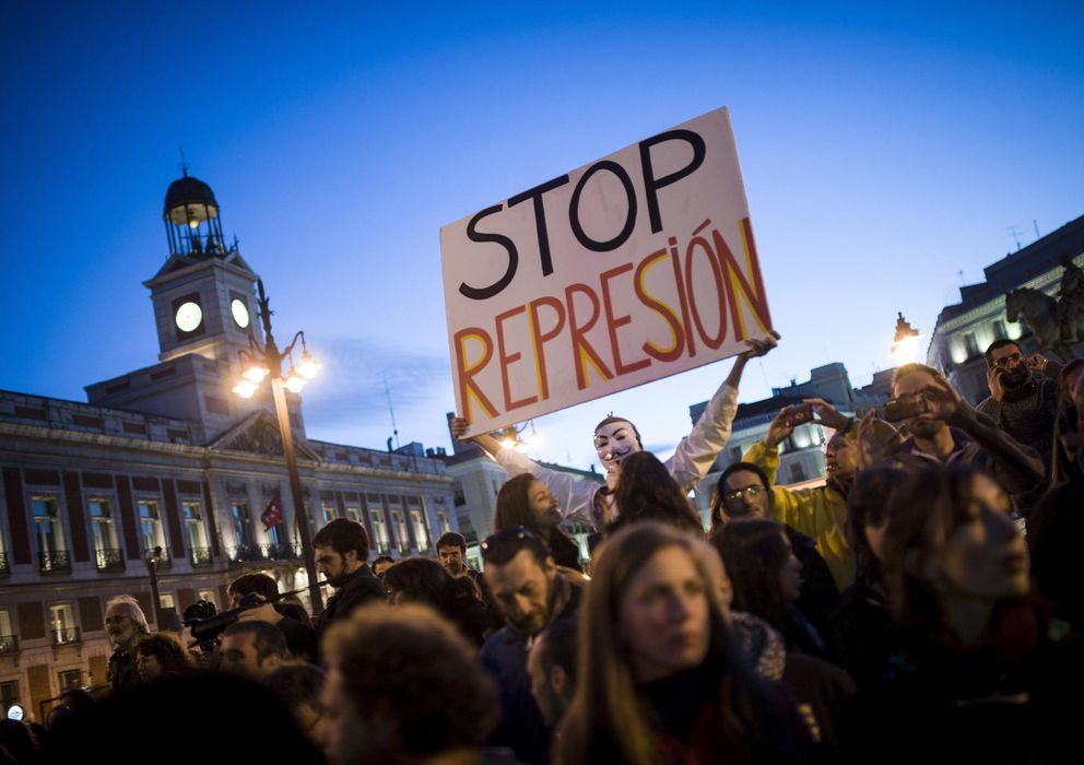 Foto: Concentración el domingo 23 de marzo en la Puerta del Sol para pedir la liberación de los detenidos el día anterior (EFE)