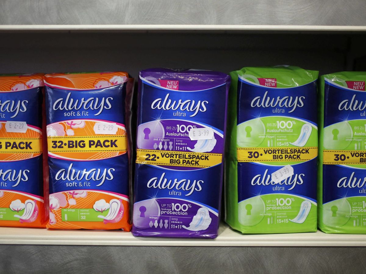 Foto: Imagen de archivo productos menstruales en un supermercado. (Reuters/Stefan Wermuth)