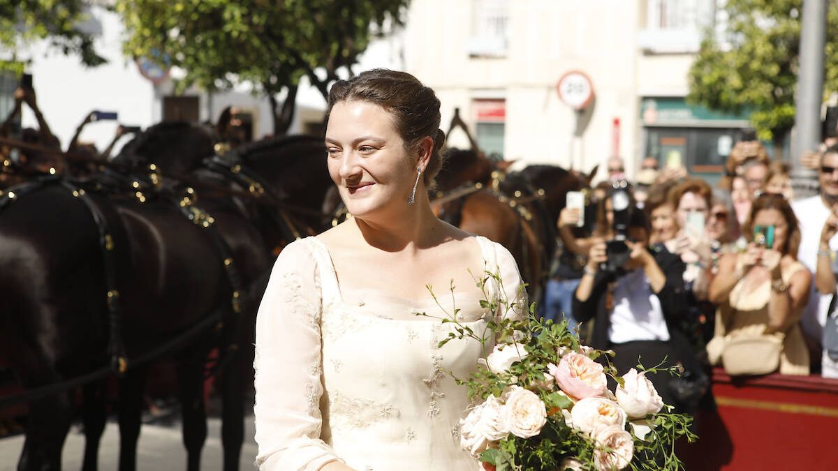 Victoria de Medinaceli, una novia con 40 títulos pero sin tiara: su vestido de novia, al detalle
