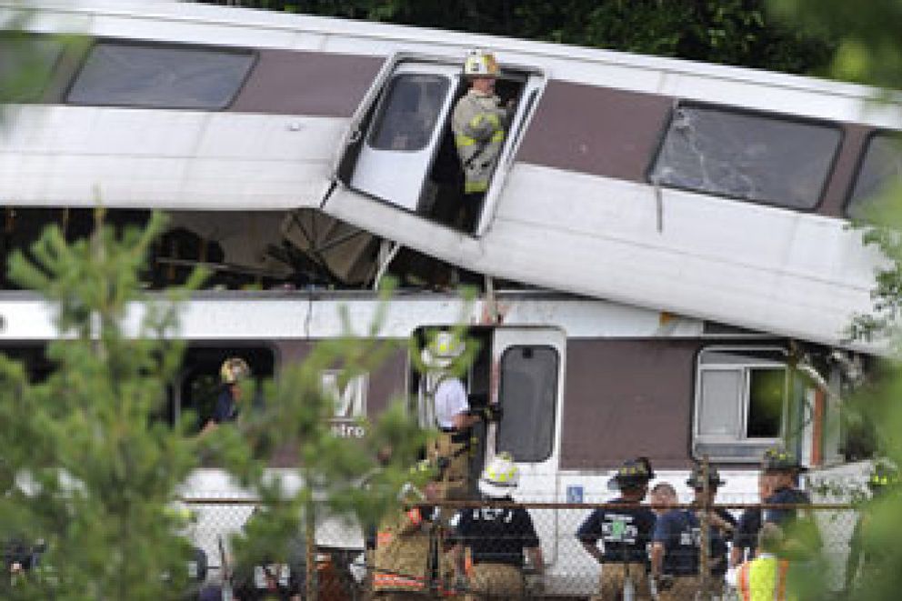Foto: Al menos seis muertos y unos 70 heridos en un choque de trenes en Washington