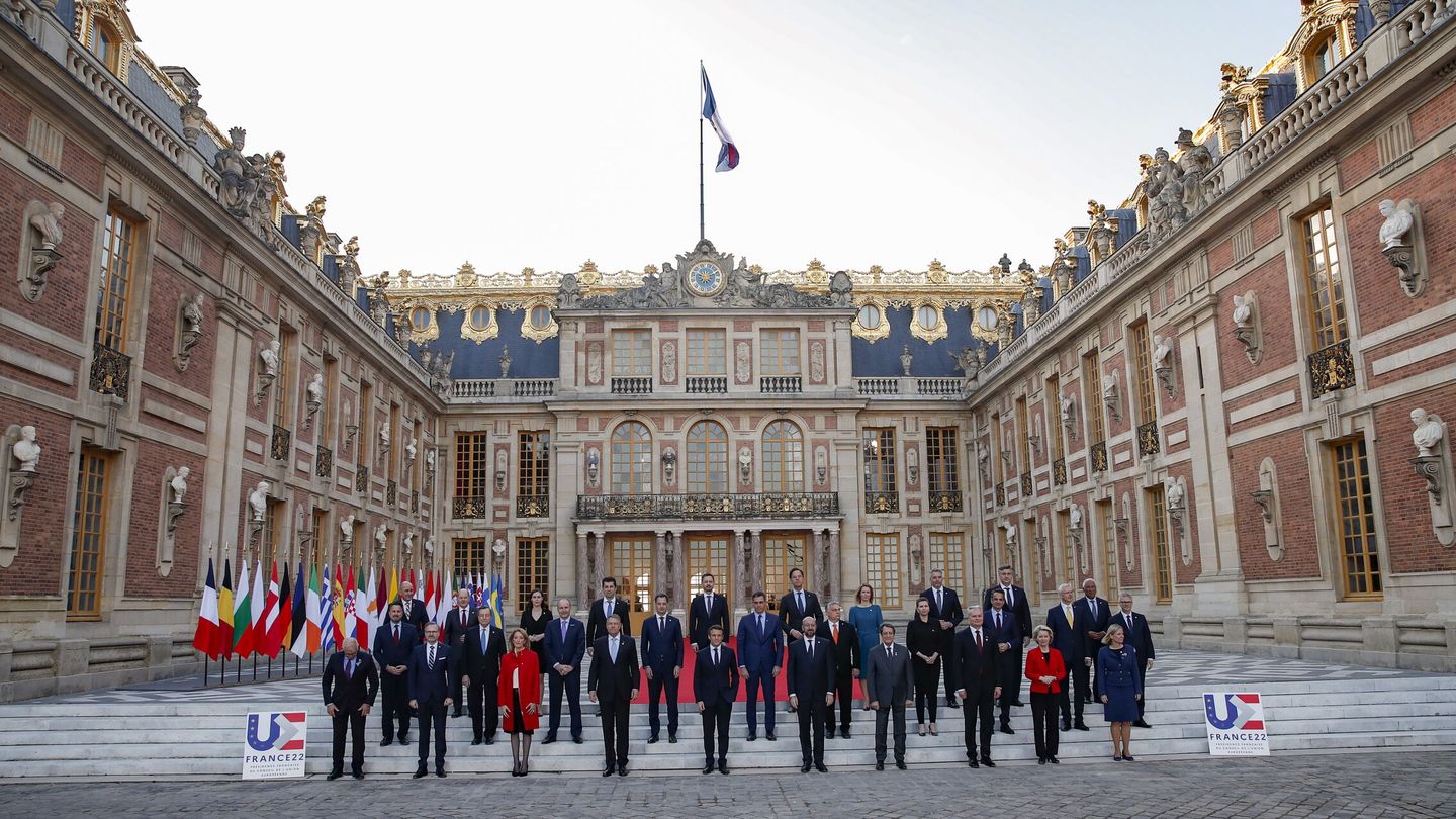 Los líderes europeos reunidos en Versalles. (Reuters)