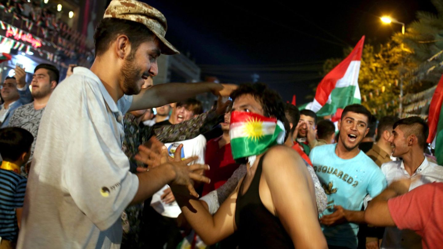 Kurdos se manifiestan a favor del referéndum de independencia en Erbil, Irak. (EFE)