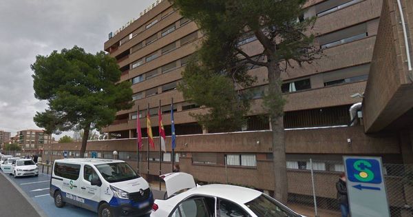 Foto: Exterior del Hospital General Universitario de Albacete, donde fue ingresada la bebé. (Google Maps)