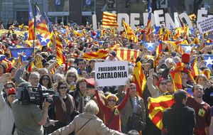 Cataluña proclama la independencia y reta el orden establecido