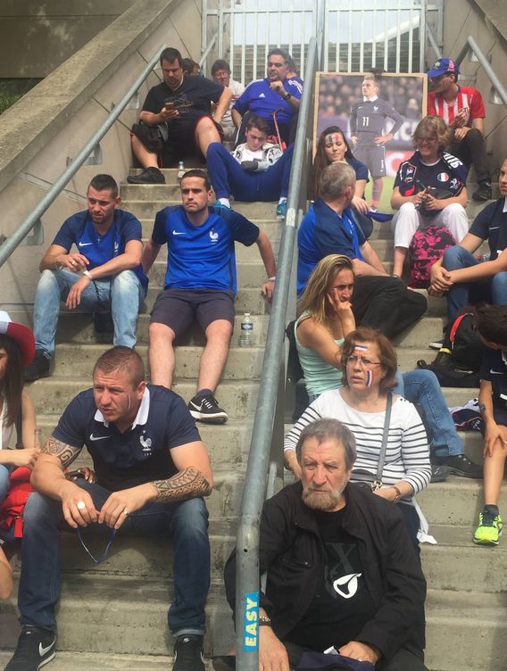 Aficionados esperando para acceder al Stade de France (Foto: David Ruiz)