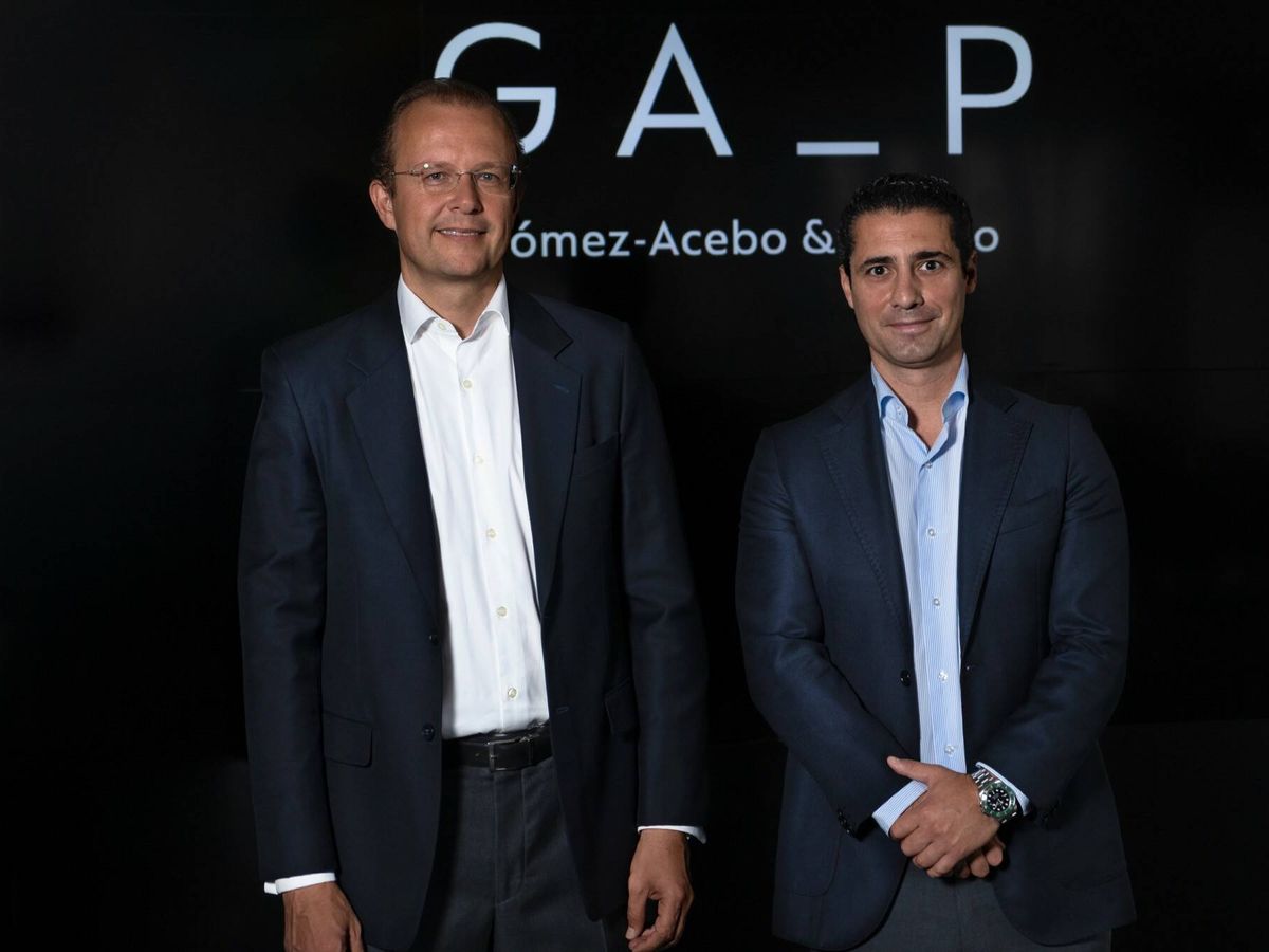 Foto: Alexander Kolb (dcha.) y Álvaro Mateo (izqda.), socio y socio responsable de Mercantil de Gómez-Acebo & Pombo.