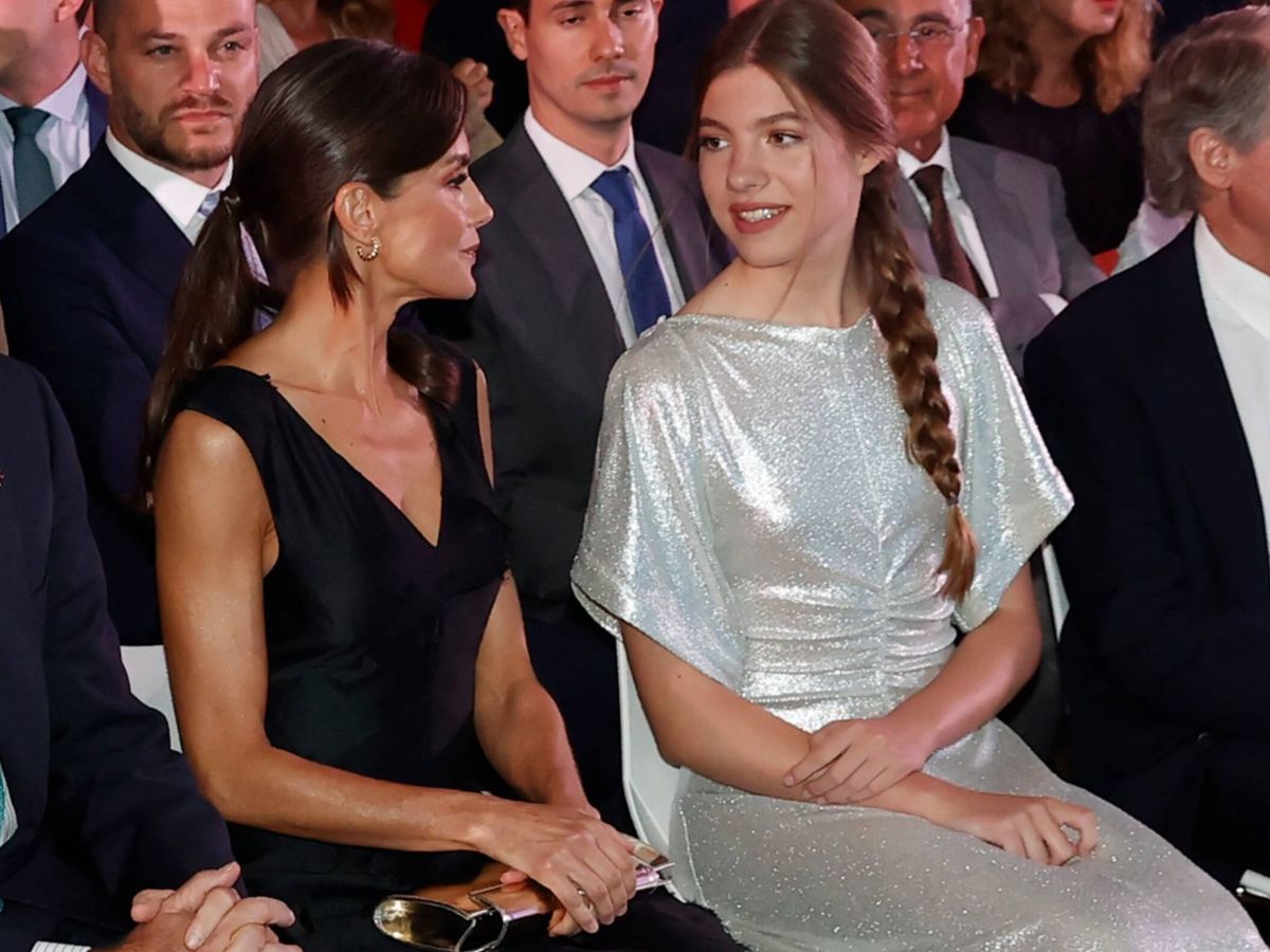 Foto: La reina Letizia, junto a la infanta Sofía en los Premios Princesa de Girona. (Casa de S.M. el Rey)