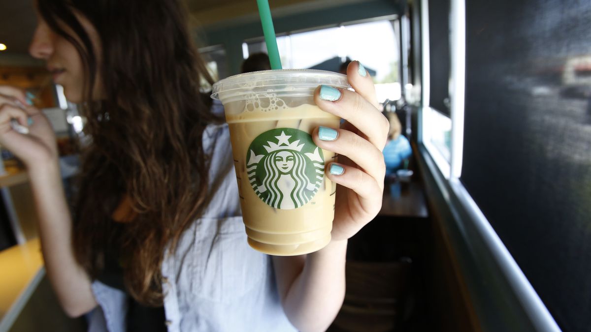 El artículo que ha conseguido que Starbucks cambie los horarios de sus trabajadores
