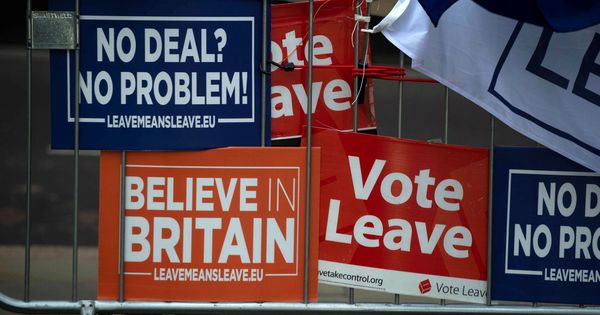 Foto: Pro y anti Brexit se manifiestan junto al Parlamento británico este 14 de enero, en Londres. (EFE)