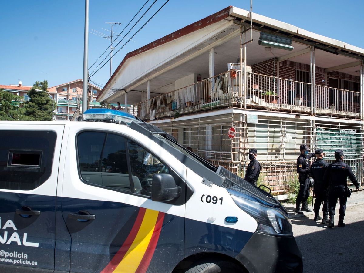 Foto: Un coche de Policía en el barrio de Hortaleza en una imagen de archivo. (EFE/Luca Piergiovanni)