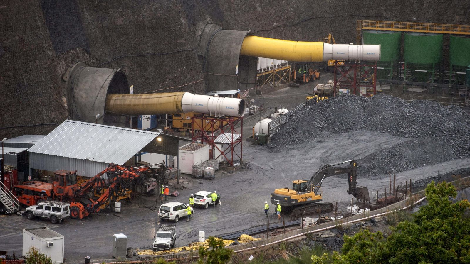 Foto: Vista de las obras del AVE en el túnel de O Corno (Orense). (EFE)