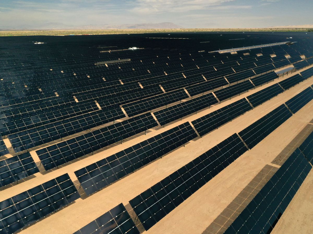 Foto: Imagen de archivo de una planta fotovoltaica. (Reuters)