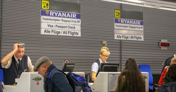 Ryanair comienza a cobrar un extra por el transporte a de dos bultos