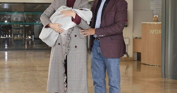 Foto: Francisco Rivera junto a Lourdes Montes y su nuevo hijo. (Cordon Press)