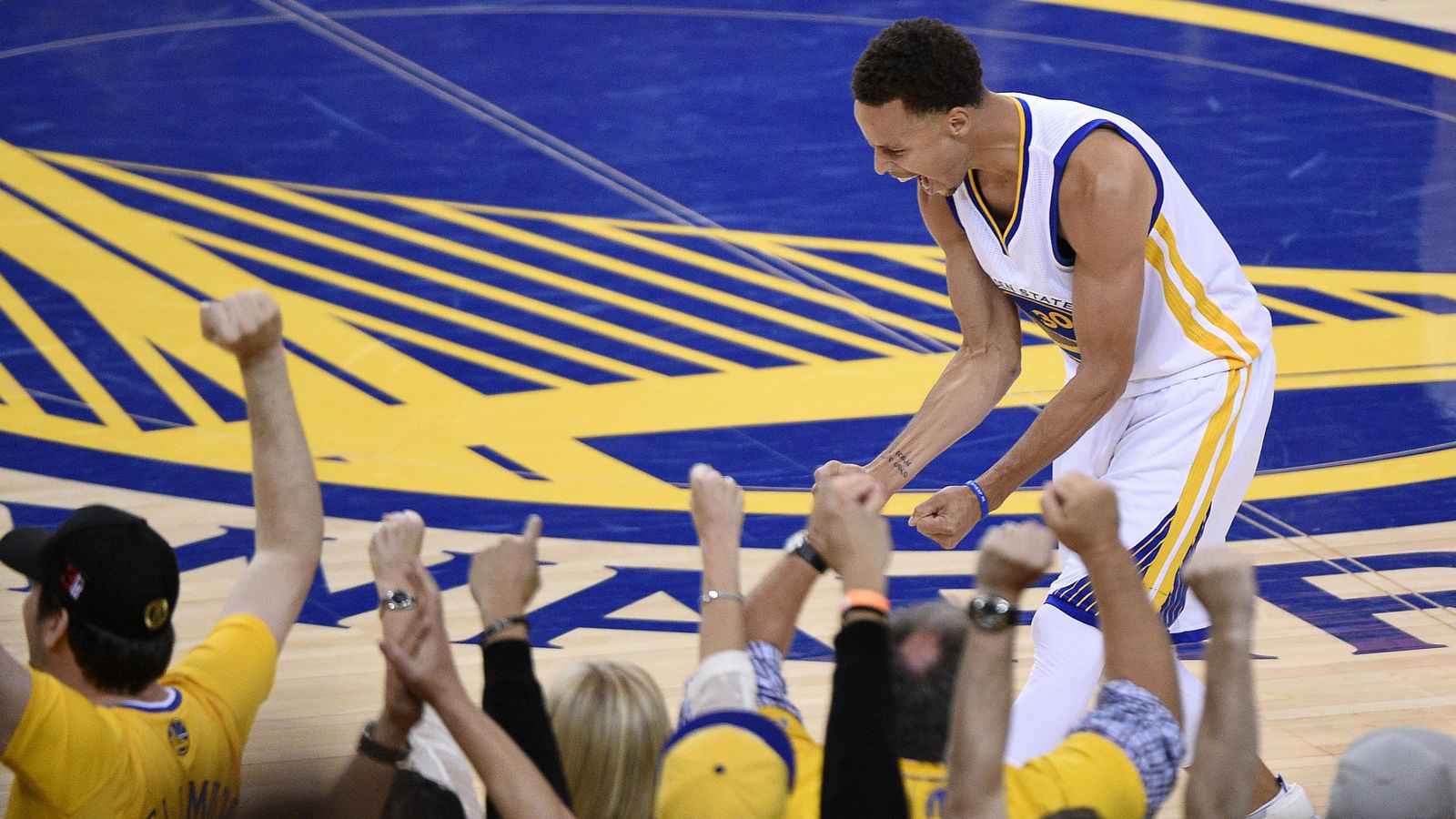 Foto: Curry celebra el triunfo ante los Cavaliers (Reuters).