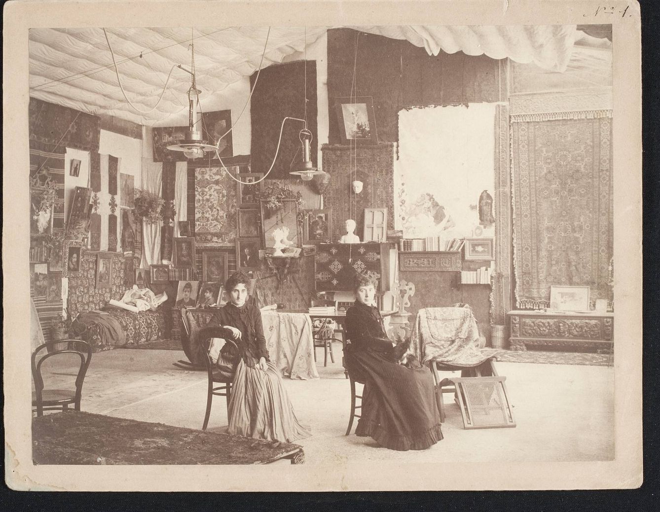 Interior del Palazzo Martinengo, con Cecilia de Madrazo y María Luisa Fortuny, 1889-1895. Museo del Prado.