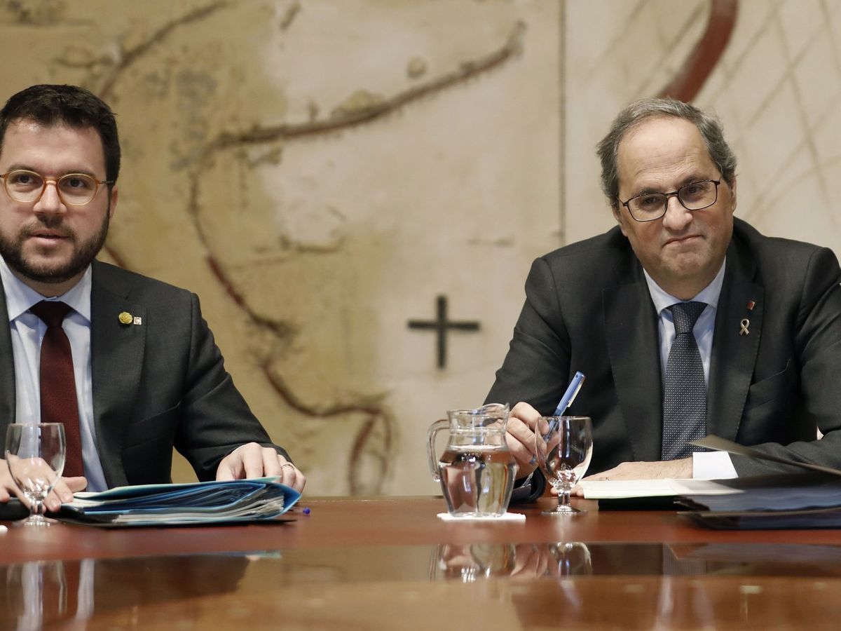 Foto: El presidente de la Generalitat, Quim Torra, junto a su vicepresidente, Pere Aragonès (i), durante la reunión semanal del Gobierno de la Generalitat. (EFE)