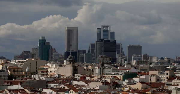 Foto: Vista general del distrito financiero de Madrid. (Reuters)