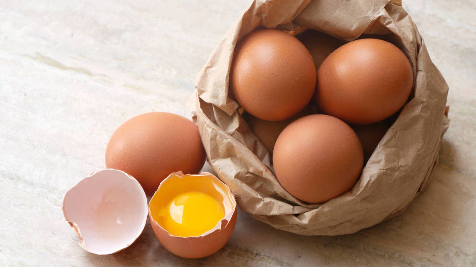 Por qué no debes guardar los huevos en la puerta de la nevera (y cómo  hacerlo bien)