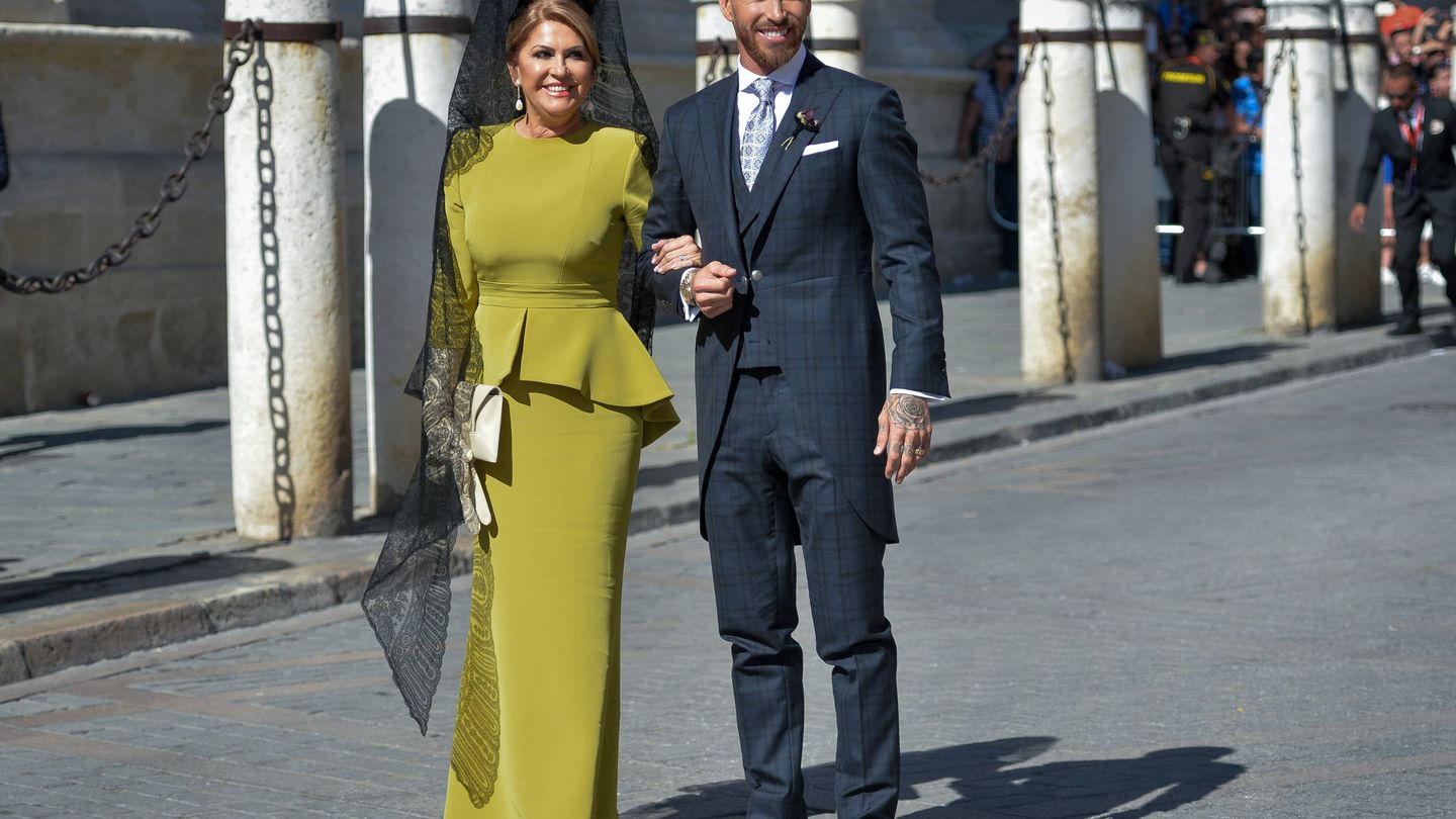 Sergio Ramos y su madre el día de su boda. (Getty)