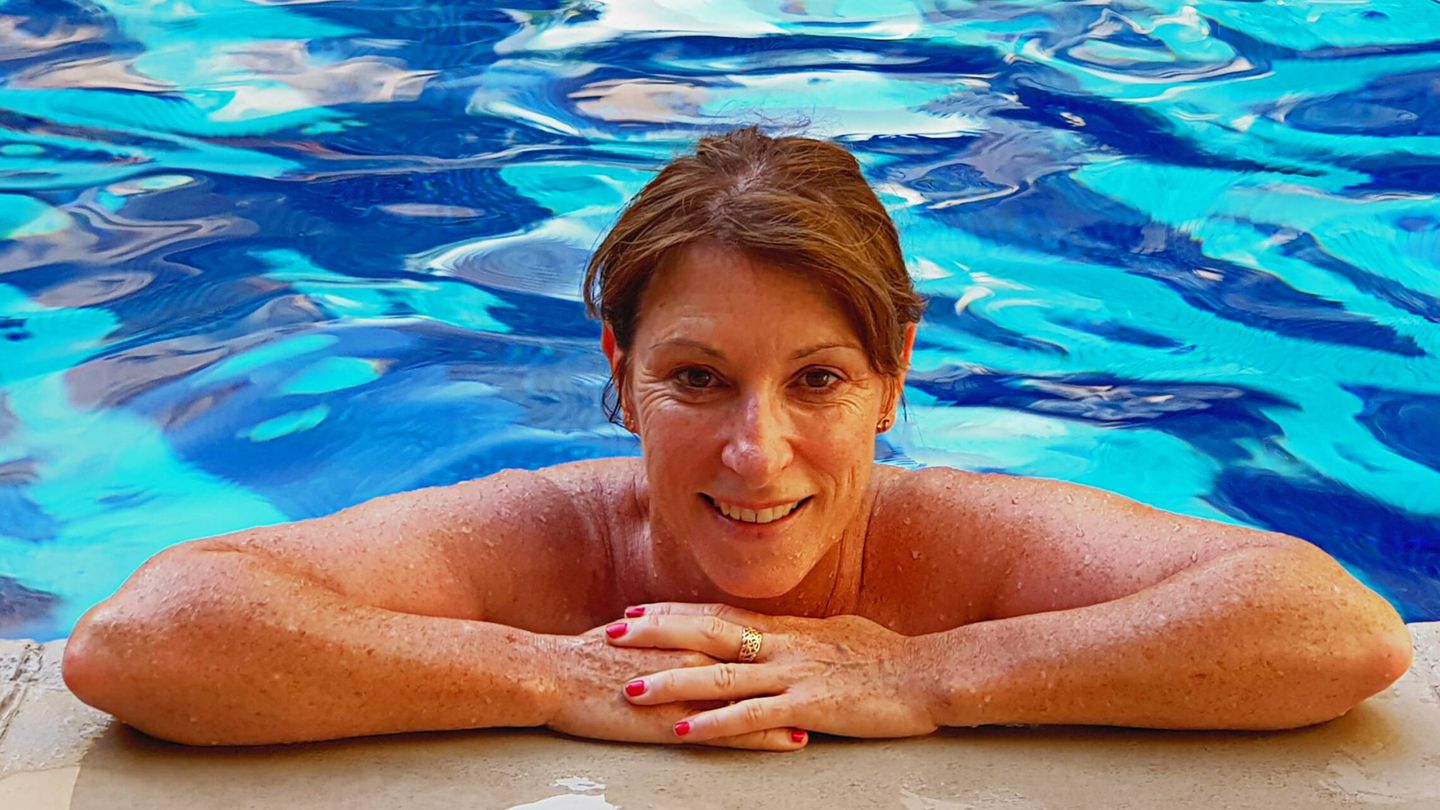 La natación es uno de los deportes más recomendados para mujeres de más de 40 años. (Unsplash/Jim Carroll)