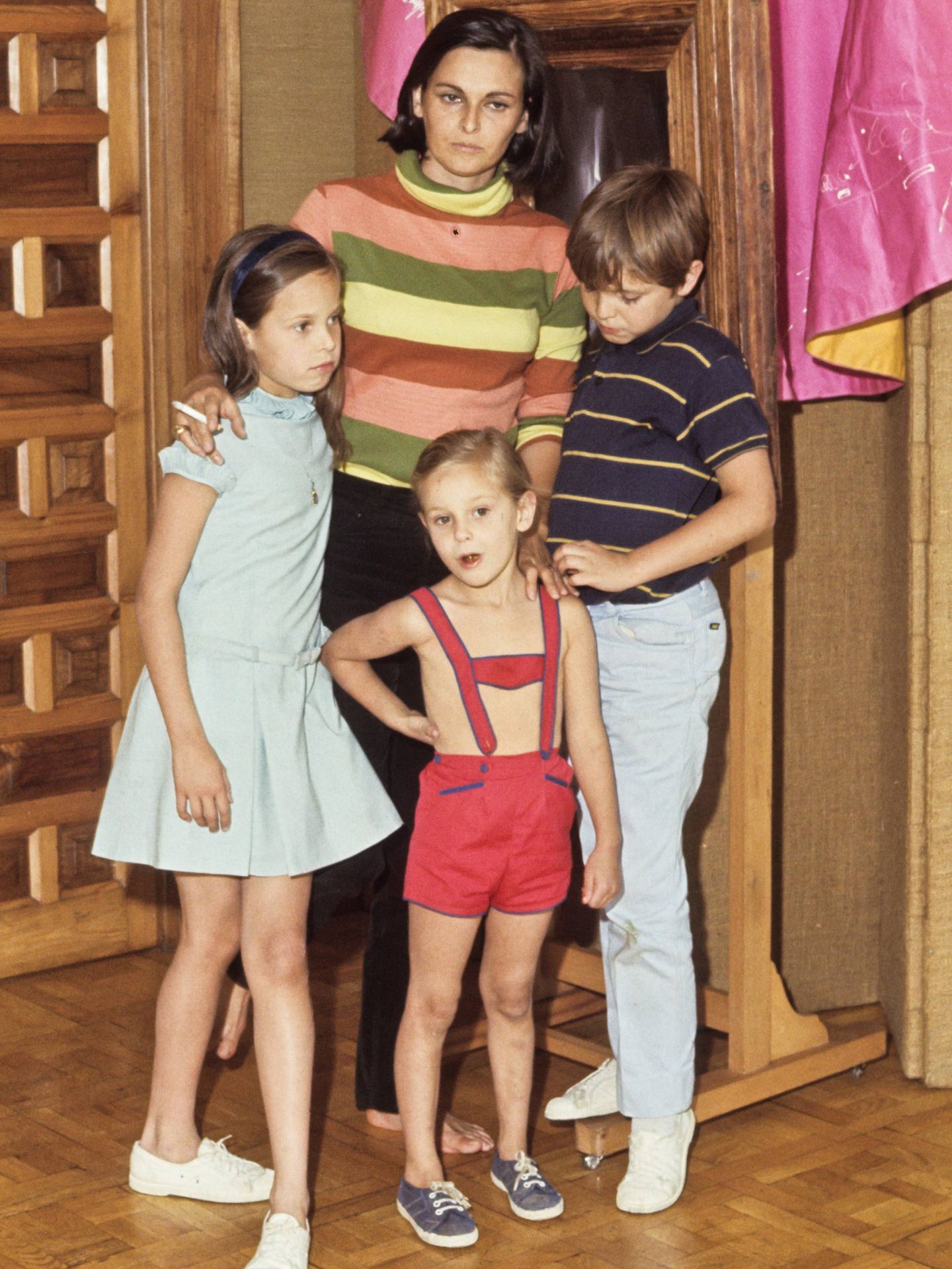 Lucía Bosé, junto a sus tres hijos, Miguel, Lucía y Paola. (Cordon Press)