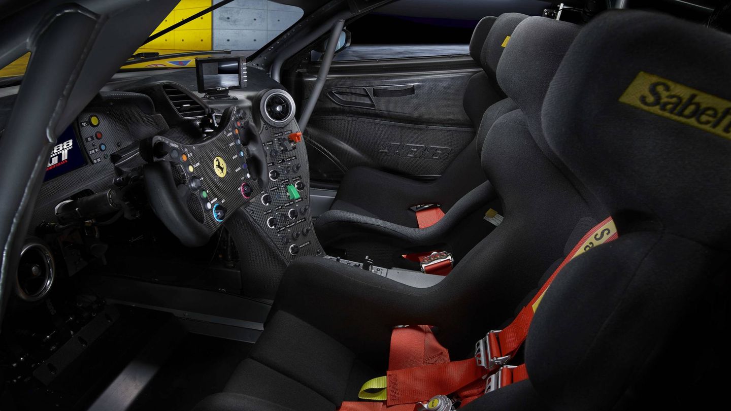 Este es el puesto de pilotaje del 488 GT Modificata.