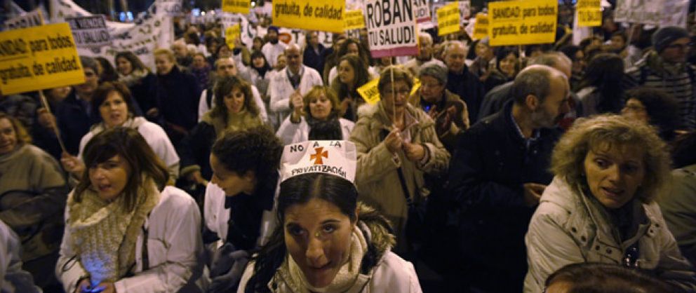 Foto: Una 'marea blanca' marcha en Madrid contra la privatización de la Sanidad
