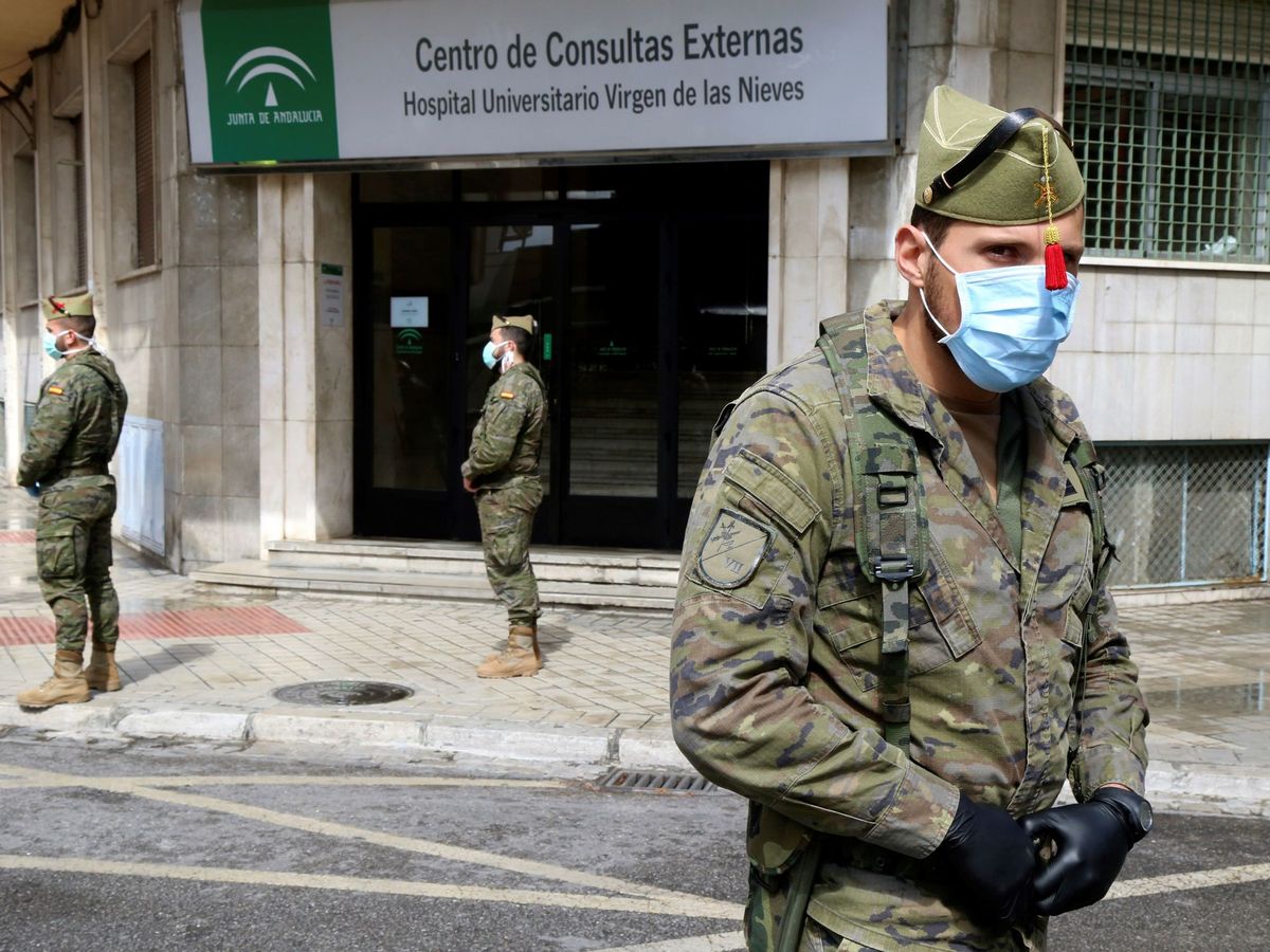 Foto: La Legión se suma en Almería y Ronda a la vigilancia para cumplir el estado alarma. (EFE)