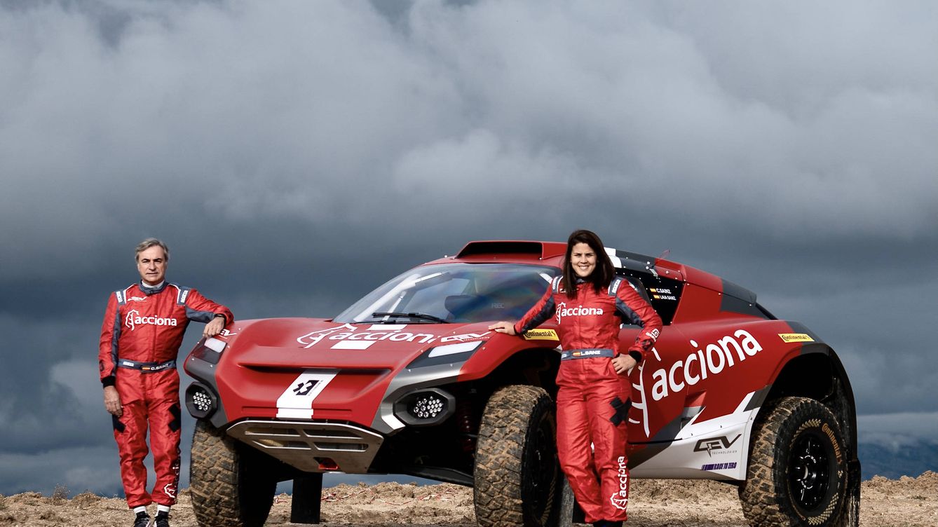 Foto: Carlos Sainz afronta un nuevo reto en su trayectoria deportiva, ahora con SUV eléctricos y con su propio equipo, acompañado por Laia Sainz