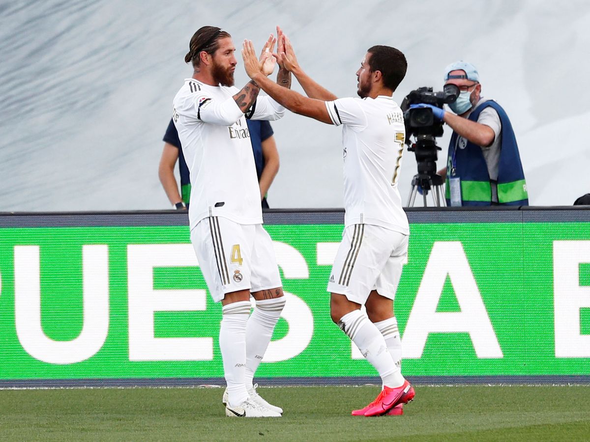 Foto: Sergio Ramos y Eden Hazard celebran el gol del capitán del Real Madrid al Eibar. (Efe)