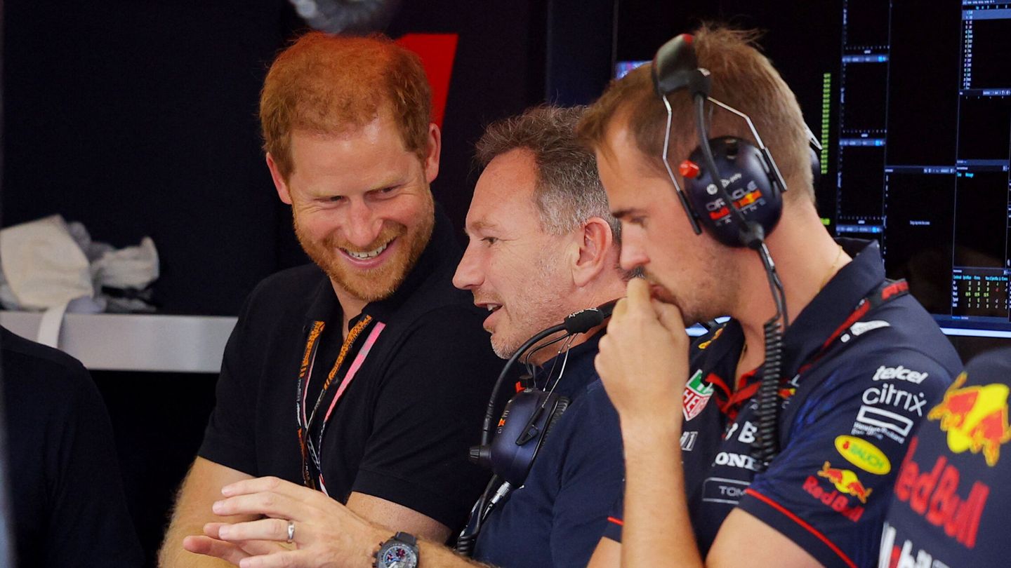 El príncipe Harry, en el box de Red Bull. (Reuters/Brian Snyder)