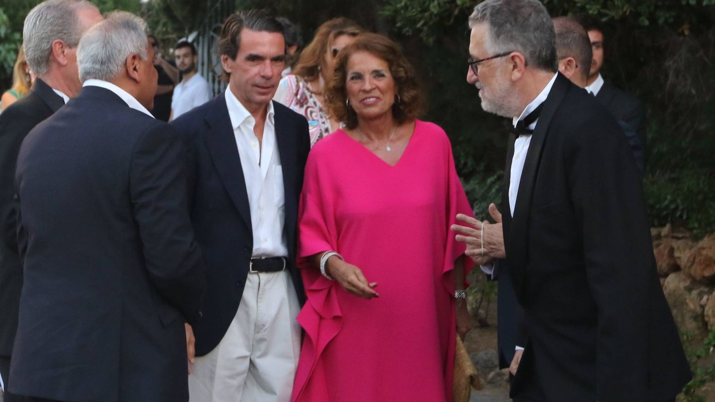  Aznar y Botella, a su llegada. (Cordon)