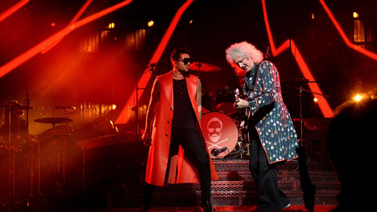 Adam Lambert y Brian May en el Wizink Center. (EFE)