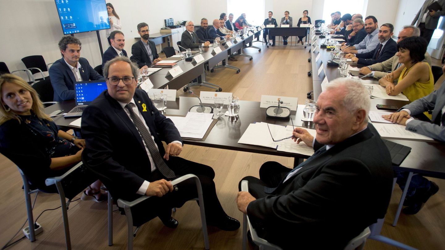 El presidente de la Generalitat, Quim Torra(2i), junto al conseller de Exteriores, Ernest Maragall (d), durante la primera reunión de Diplocat. (EFE)