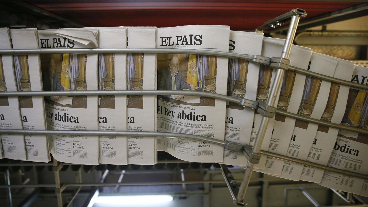 Edición extra de 'El País' con motivo de la abdicación del rey Juan Carlos (EFE).