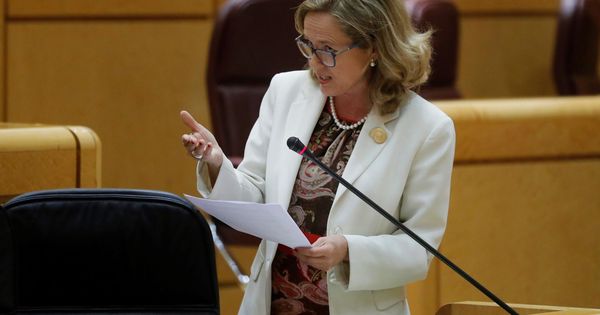 Foto: La ministra de Economía, Nadia Calviño, en el pleno del Senado. (EFE)