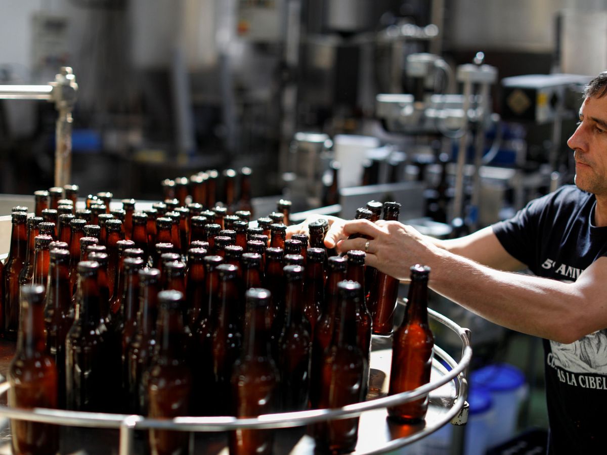 Foto: Fábrica de cerveza en Leganés. (Reuters/Paul Hanna)